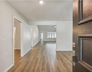 502 Misty Lane - Photo Thumbnail 3