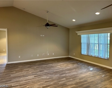 717 Se 10th Avenue - Photo Thumbnail 2