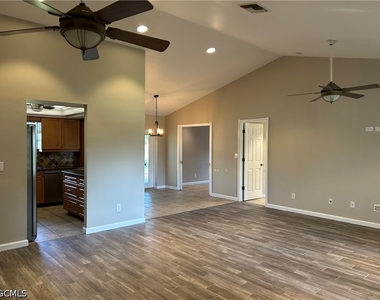 717 Se 10th Avenue - Photo Thumbnail 1