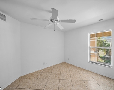 1317 Ne 1st Place - Photo Thumbnail 1