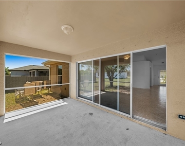 1317 Ne 1st Place - Photo Thumbnail 2
