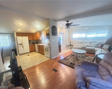 611 Sunset Lane - Photo Thumbnail 4