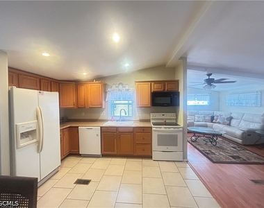 611 Sunset Lane - Photo Thumbnail 5