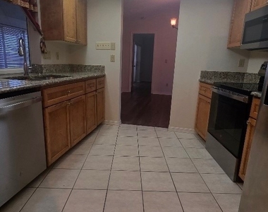 137 Dania Circle - Photo Thumbnail 10