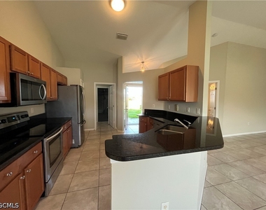 1821 Sw 22nd Lane - Photo Thumbnail 5