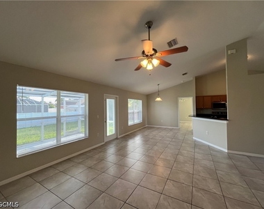 1821 Sw 22nd Lane - Photo Thumbnail 4