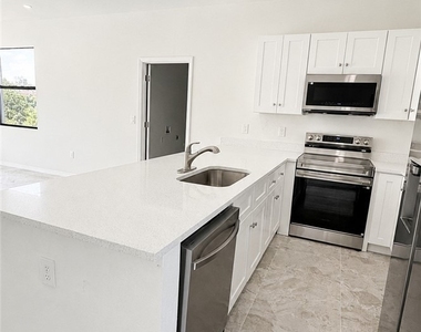 1607 Hazel Avenue S - Photo Thumbnail 4