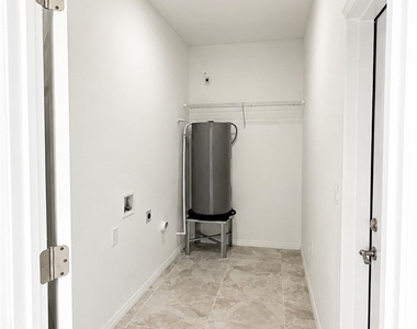 1607 Hazel Avenue S - Photo Thumbnail 13