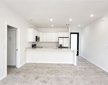 1607 Hazel Avenue S - Photo Thumbnail 3
