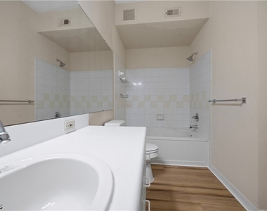 11510 Villa Grand - Photo Thumbnail 21