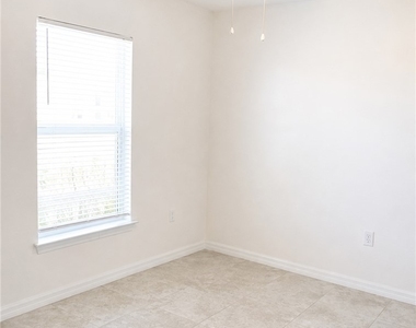 1729 Nw 20th Terrace - Photo Thumbnail 6