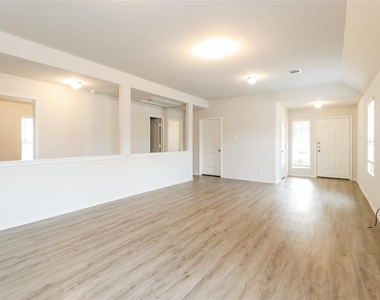 3800 Avalon Lane - Photo Thumbnail 8