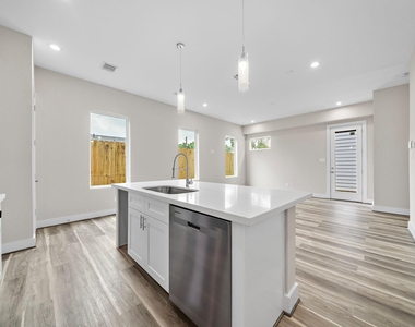 7510 Sandle Street - Photo Thumbnail 7