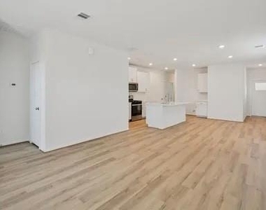 14187 Granger Pointe - Photo Thumbnail 9