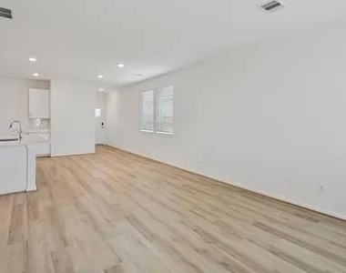 14187 Granger Pointe - Photo Thumbnail 10