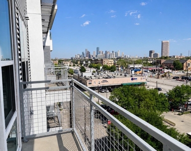 1111 N Durham Drive - Photo Thumbnail 6