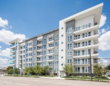 1111 N Durham Drive - Photo Thumbnail 12
