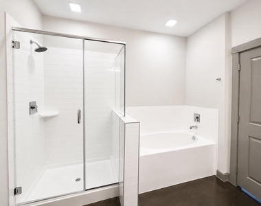 1111 N Durham Drive - Photo Thumbnail 9