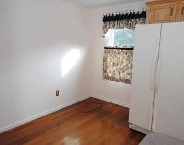 36 Highbridge Hill - Photo Thumbnail 7