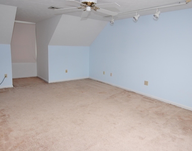 36 Highbridge Hill - Photo Thumbnail 17