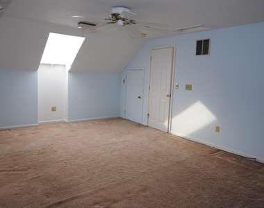 36 Highbridge Hill - Photo Thumbnail 16
