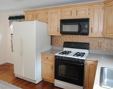 36 Highbridge Hill - Photo Thumbnail 6