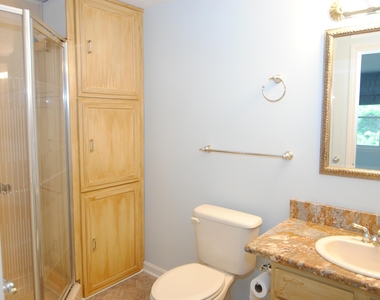36 Highbridge Hill - Photo Thumbnail 11