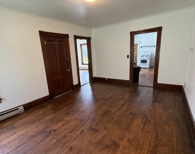 110 Estey - Photo Thumbnail 2