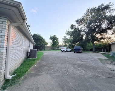 7315 Housman Street - Photo Thumbnail 7