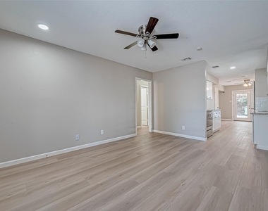 7315 Housman Street - Photo Thumbnail 12