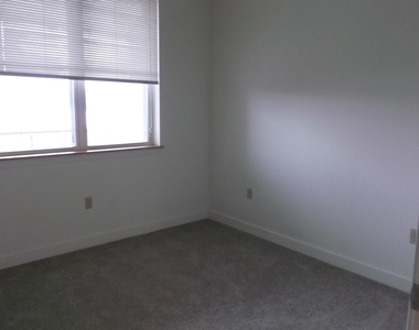 370-412 Farrell - Photo Thumbnail 8