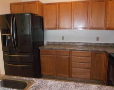 370-412 Farrell - Photo Thumbnail 2