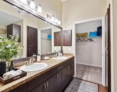 6607 Brodie Ln - Photo Thumbnail 5