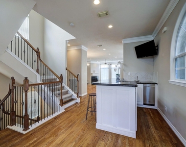 623 Knox Street - Photo Thumbnail 10