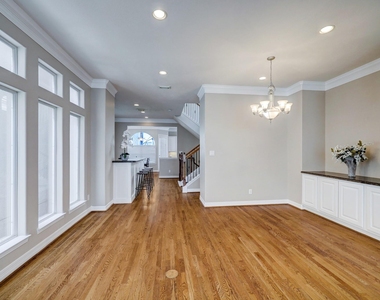 623 Knox Street - Photo Thumbnail 8