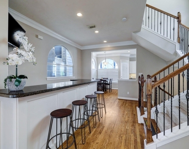 623 Knox Street - Photo Thumbnail 6