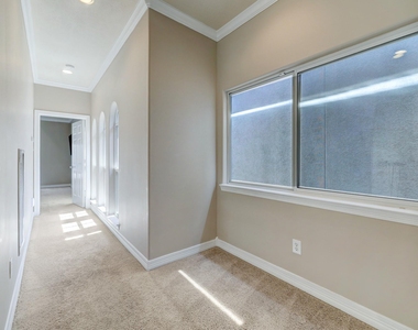 623 Knox Street - Photo Thumbnail 23