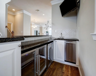 623 Knox Street - Photo Thumbnail 9