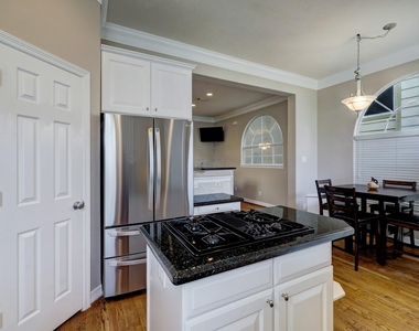 623 Knox Street - Photo Thumbnail 12