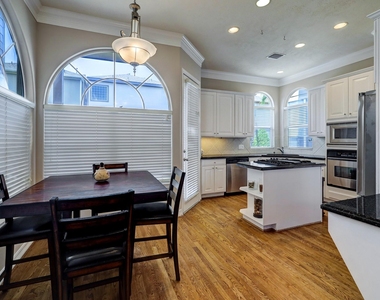623 Knox Street - Photo Thumbnail 11