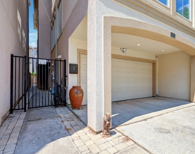 623 Knox Street - Photo Thumbnail 2
