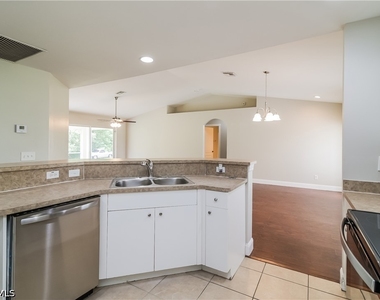 2914 46th Street Sw - Photo Thumbnail 4