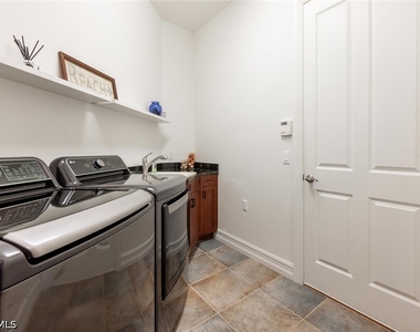 7563 Moorgate Point Way - Photo Thumbnail 20