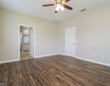 3712 12th Street Sw - Photo Thumbnail 5