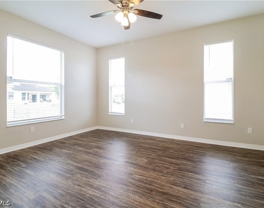 3712 12th Street Sw - Photo Thumbnail 4