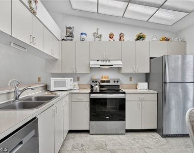 4210 Looking Glass Lane - Photo Thumbnail 10