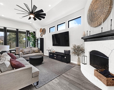 30707 Bent Tree Court - Photo Thumbnail 12
