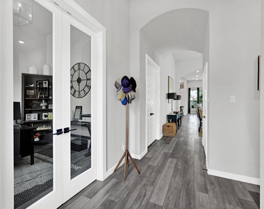 30707 Bent Tree Court - Photo Thumbnail 2