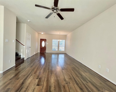 14903 Vinegrove Falls Court - Photo Thumbnail 4