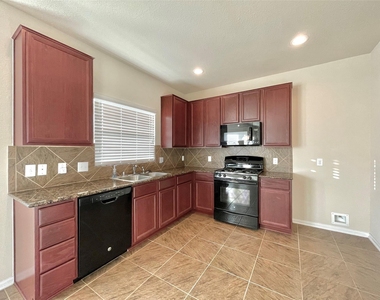 14903 Vinegrove Falls Court - Photo Thumbnail 7